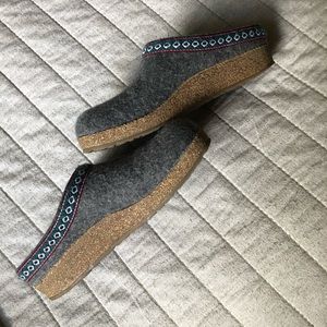 ADORABLE authentic Haflinger wool clogs :)